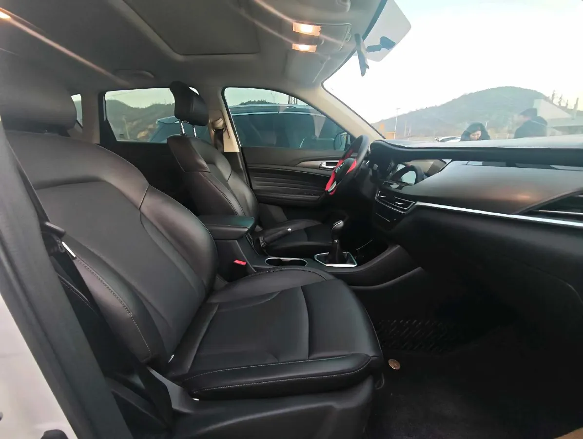 2022 ChangAn CS35 Plus 1.6L 128HP L4 5MT,autocango,china used car exporter,china ev exporter,chinese used car exporter,chinese used ev exporter