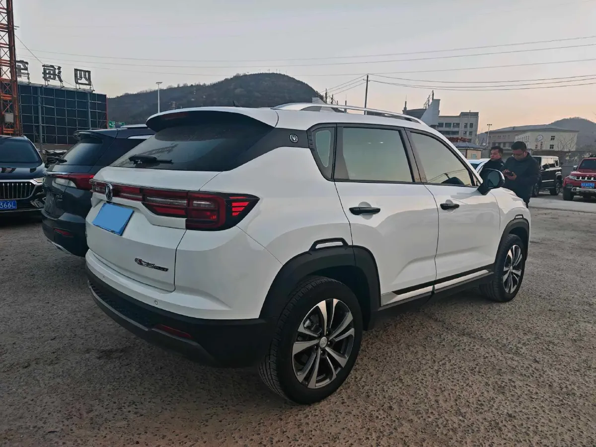 2022 ChangAn CS35 Plus 1.6L 128HP L4 5MT,autocango,china used car exporter,china ev exporter,chinese used car exporter,chinese used ev exporter