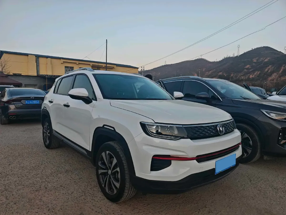 2022 ChangAn CS35 Plus 1.6L 128HP L4 5MT,autocango,china used car exporter,china ev exporter,chinese used car exporter,chinese used ev exporter