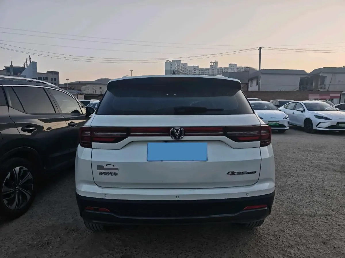 2022 ChangAn CS35 Plus 1.6L 128HP L4 5MT,autocango,china used car exporter,china ev exporter,chinese used car exporter,chinese used ev exporter