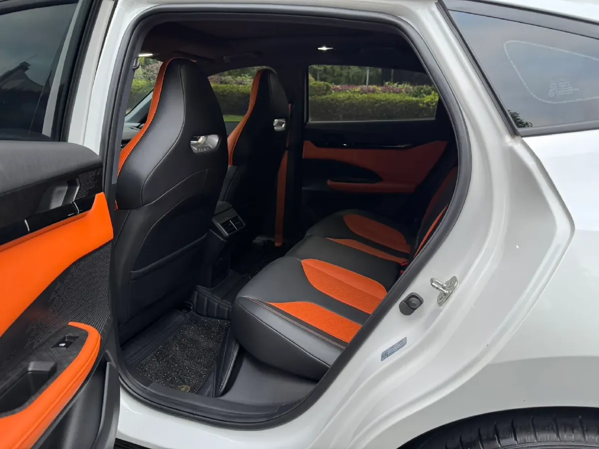 2023 ChangAn UNI-V 2.0T 233HP L4 8AT,autocango,china used car exporter,china ev exporter,chinese used car exporter,chinese used ev exporter