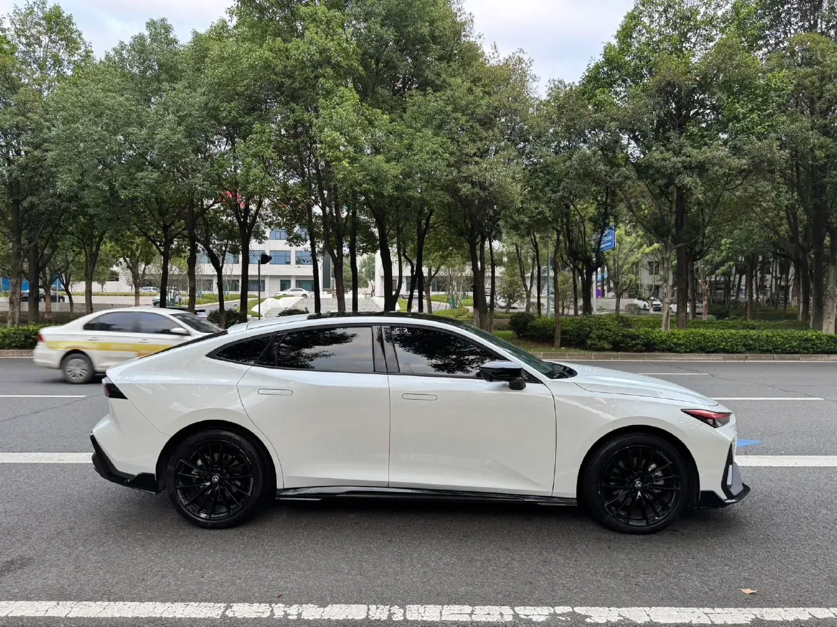 2023 ChangAn UNI-V 2.0T 233HP L4 8AT,autocango,china used car exporter,china ev exporter,chinese used car exporter,chinese used ev exporter