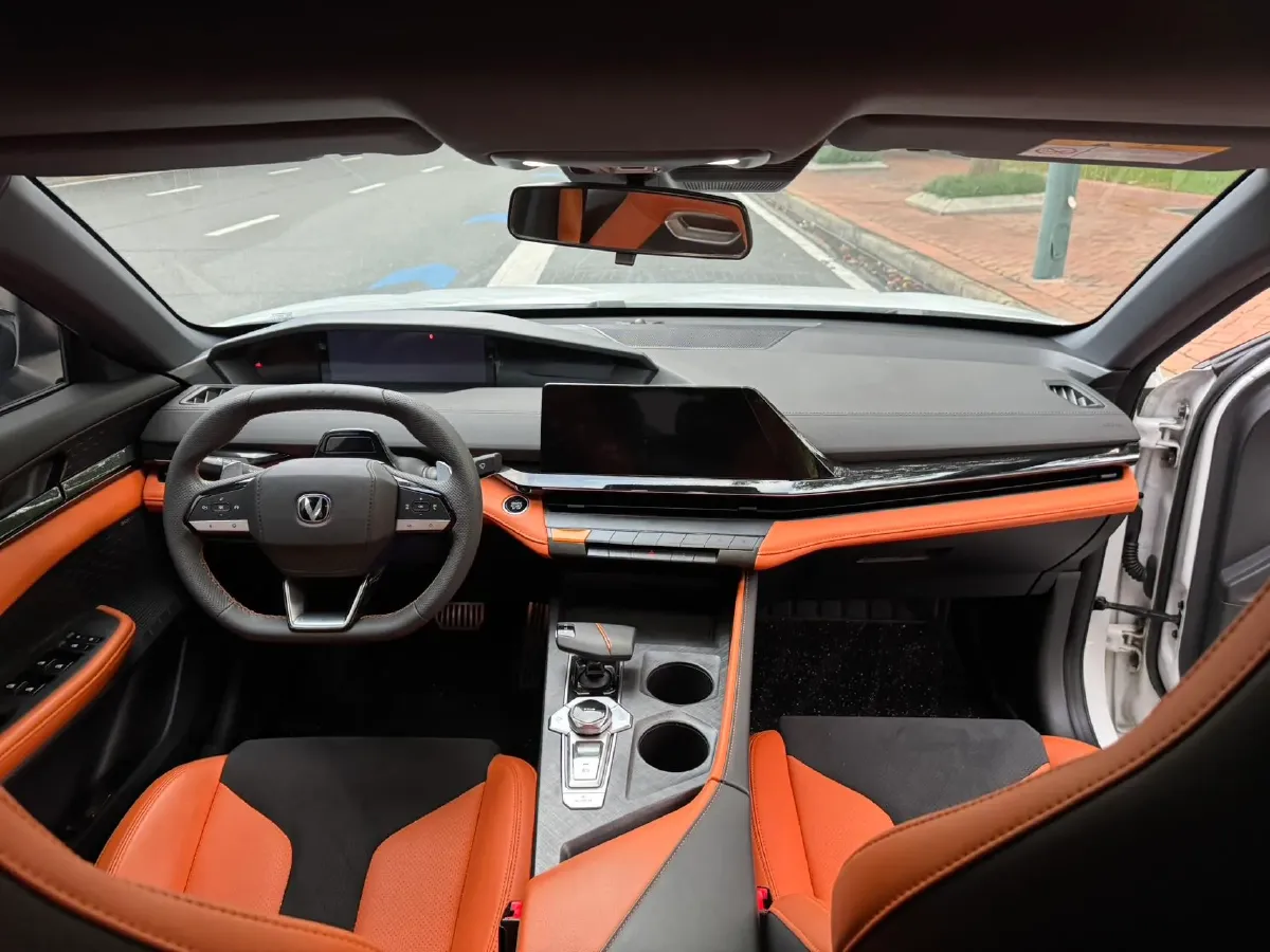 2023 ChangAn UNI-V 2.0T 233HP L4 8AT,autocango,china used car exporter,china ev exporter,chinese used car exporter,chinese used ev exporter