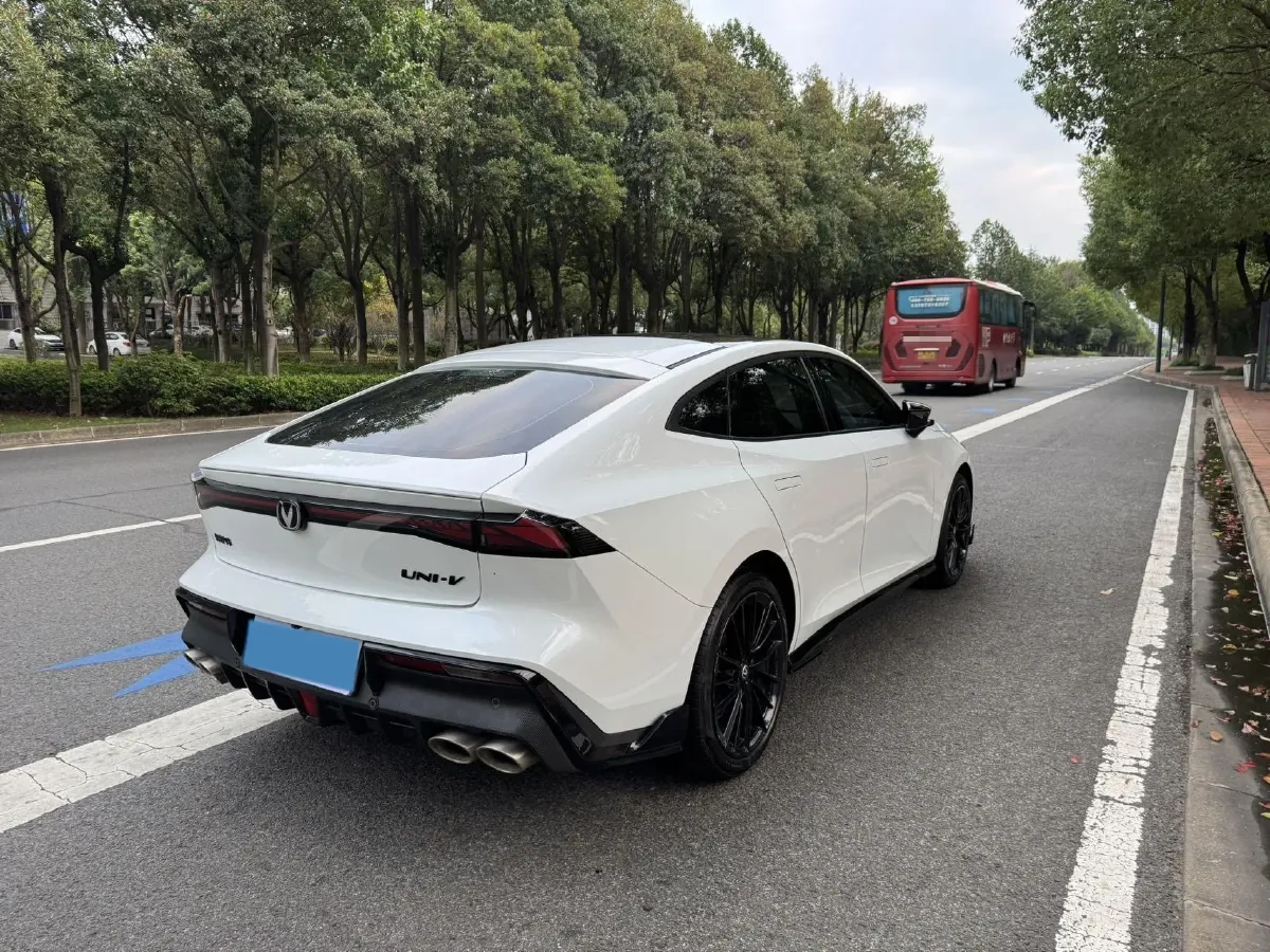 2023 ChangAn UNI-V 2.0T 233HP L4 8AT,autocango,china used car exporter,china ev exporter,chinese used car exporter,chinese used ev exporter