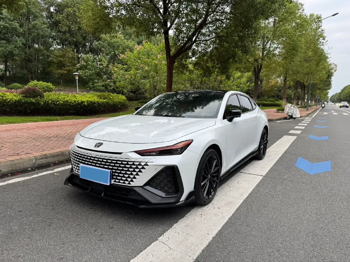 2023 ChangAn UNI-V 2.0T 233HP L4 8AT