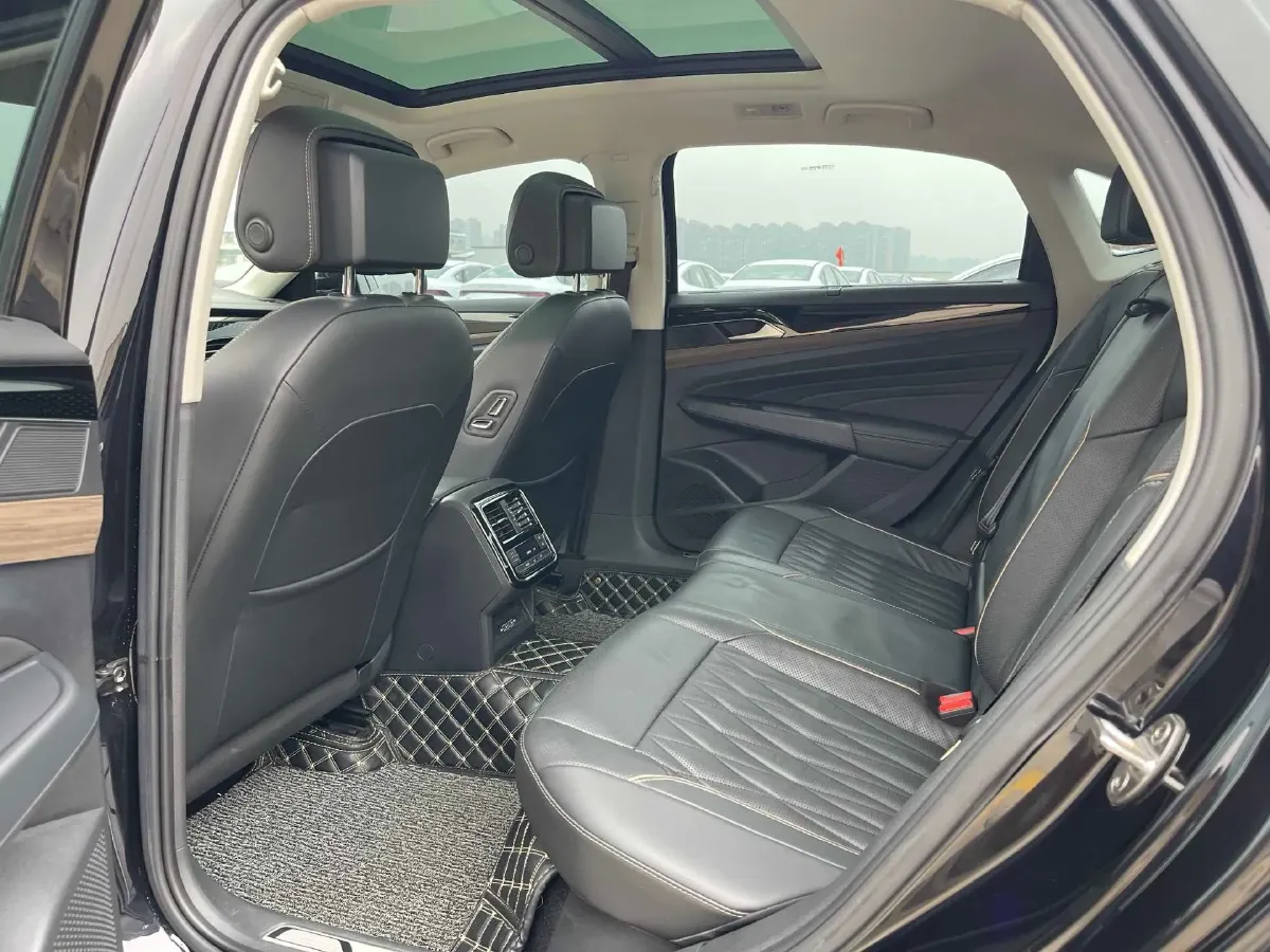 2019 Volvo V40 1.5T 152HP L4 6AT,autocango,china used car exporter,china ev exporter,chinese used car exporter,chinese used ev exporter