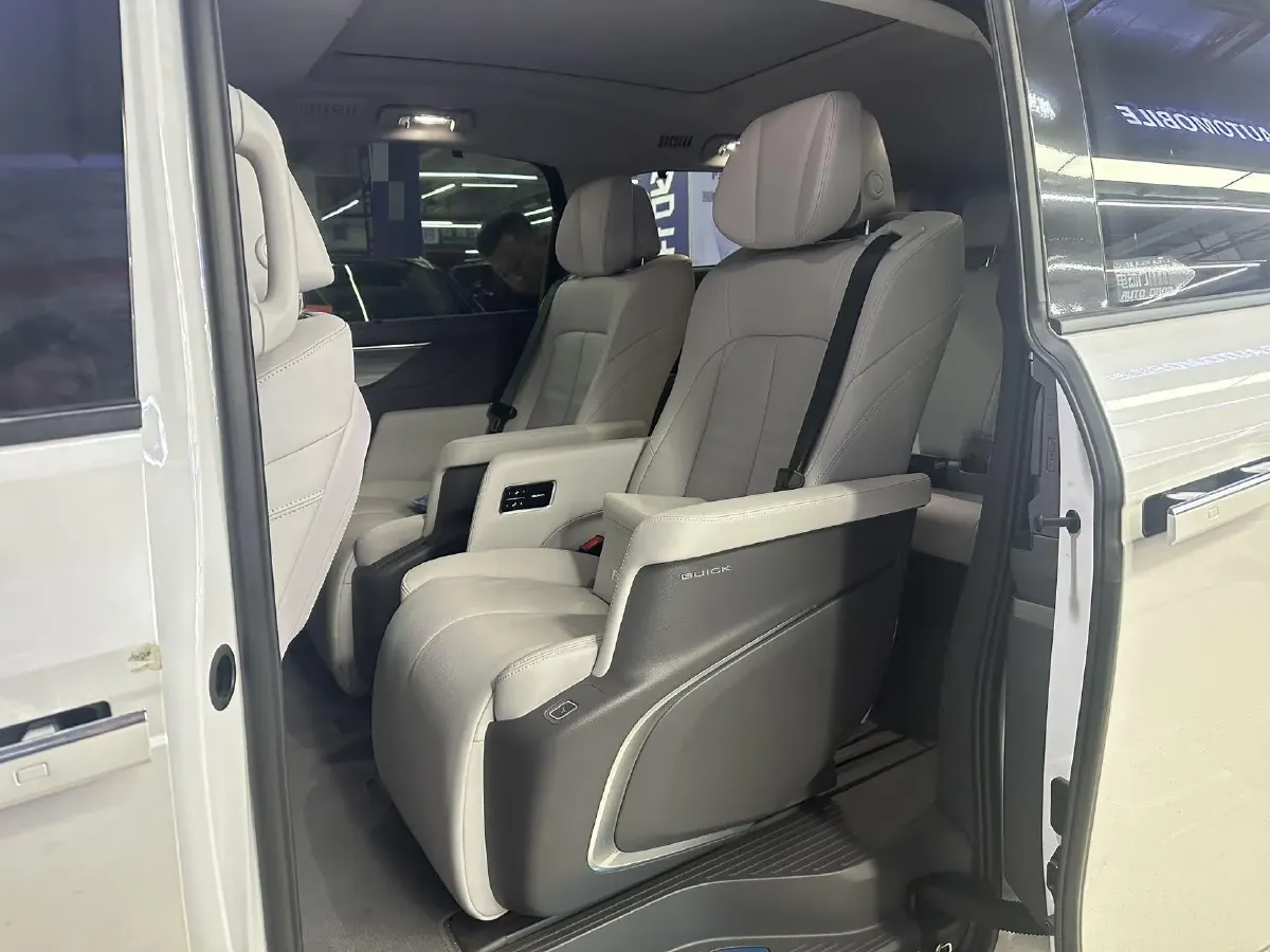 2025 Buick GL8 2.0T 237HP L4 9AT,autocango,china used car exporter,china ev exporter,chinese used car exporter,chinese used ev exporter