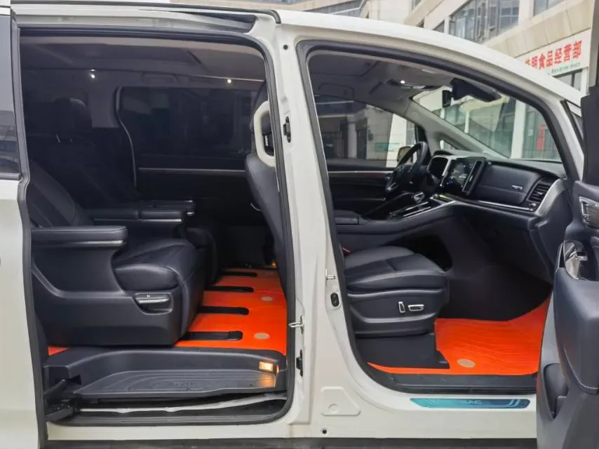 2021 GAC Trumpchi M8 2.0T 252HP L4 8AT,autocango,china used car exporter,china ev exporter,chinese used car exporter,chinese used ev exporter