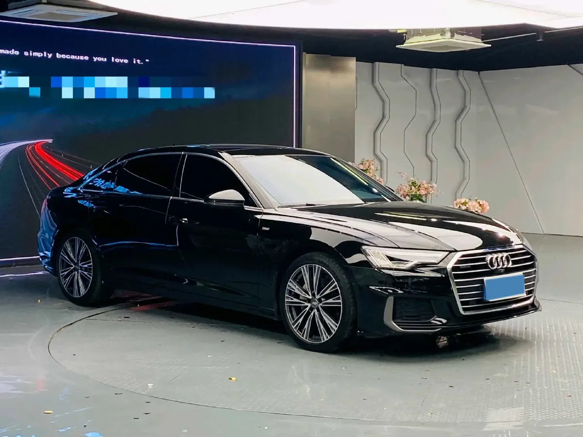 2022 Audi A6L 2.0T 224HP L4 7DCT,autocango,china used car exporter,china ev exporter,chinese used car exporter,chinese used ev exporter