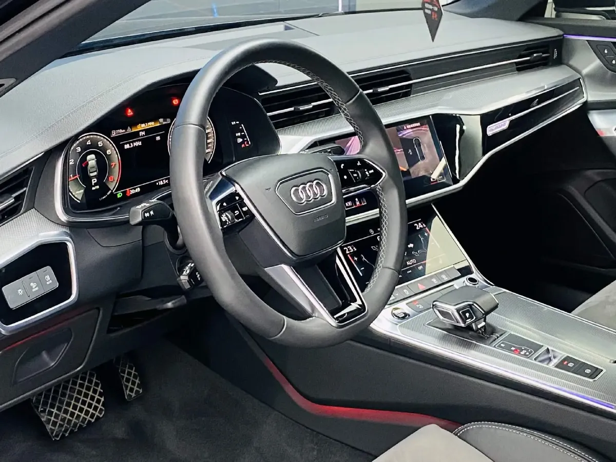 2022 Audi A6L 2.0T 224HP L4 7DCT,autocango,china used car exporter,china ev exporter,chinese used car exporter,chinese used ev exporter