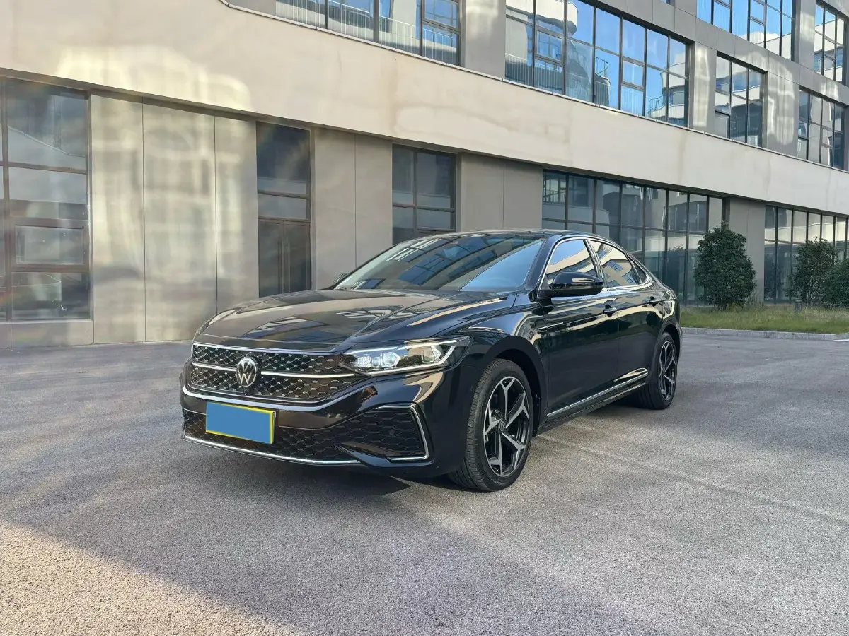 2023 Volkswagen Passat 2.0T 186HP L4 7DCT