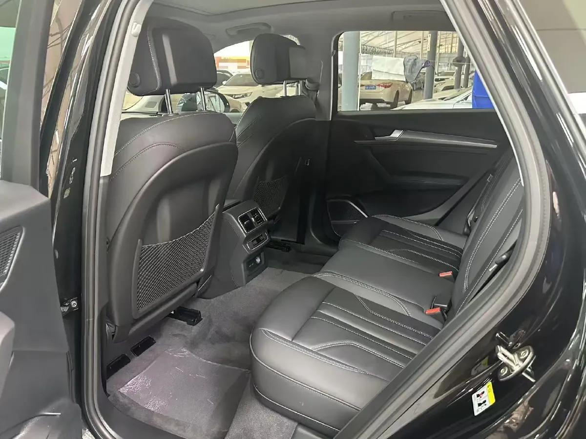 2022 Audi Q5L 2.0T 252HP L4 7DCT,autocango,china used car exporter,china ev exporter,chinese used car exporter,chinese used ev exporter