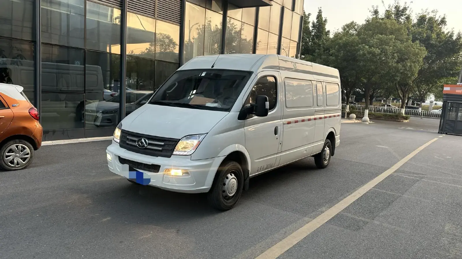 2023 MAXUS XinTu V80 2.0T 127HP L4 6MT