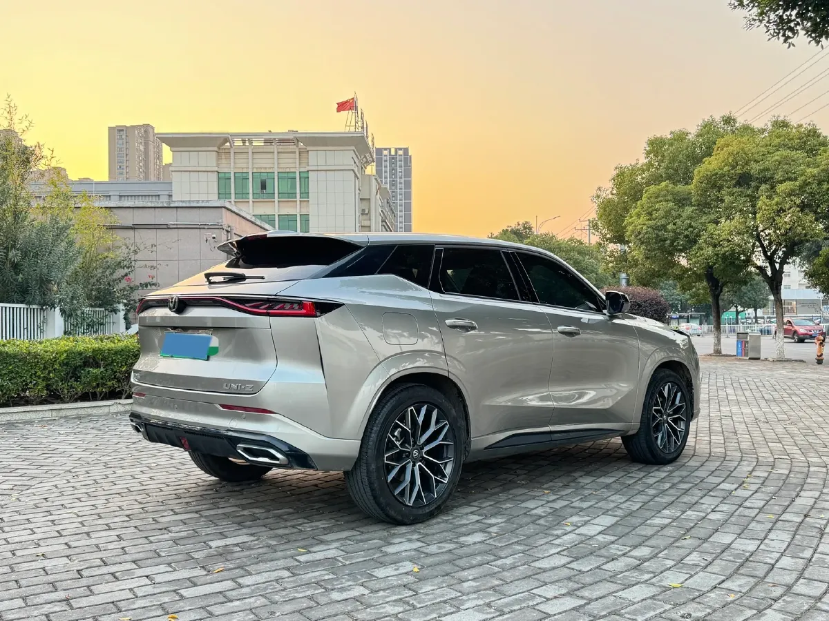 2024 ChangAn UNI-Z 1.5L 98HP L4 E-CVT PHEV 18.4KWH,autocango,china used car exporter,china ev exporter,chinese used car exporter,chinese used ev exporter
