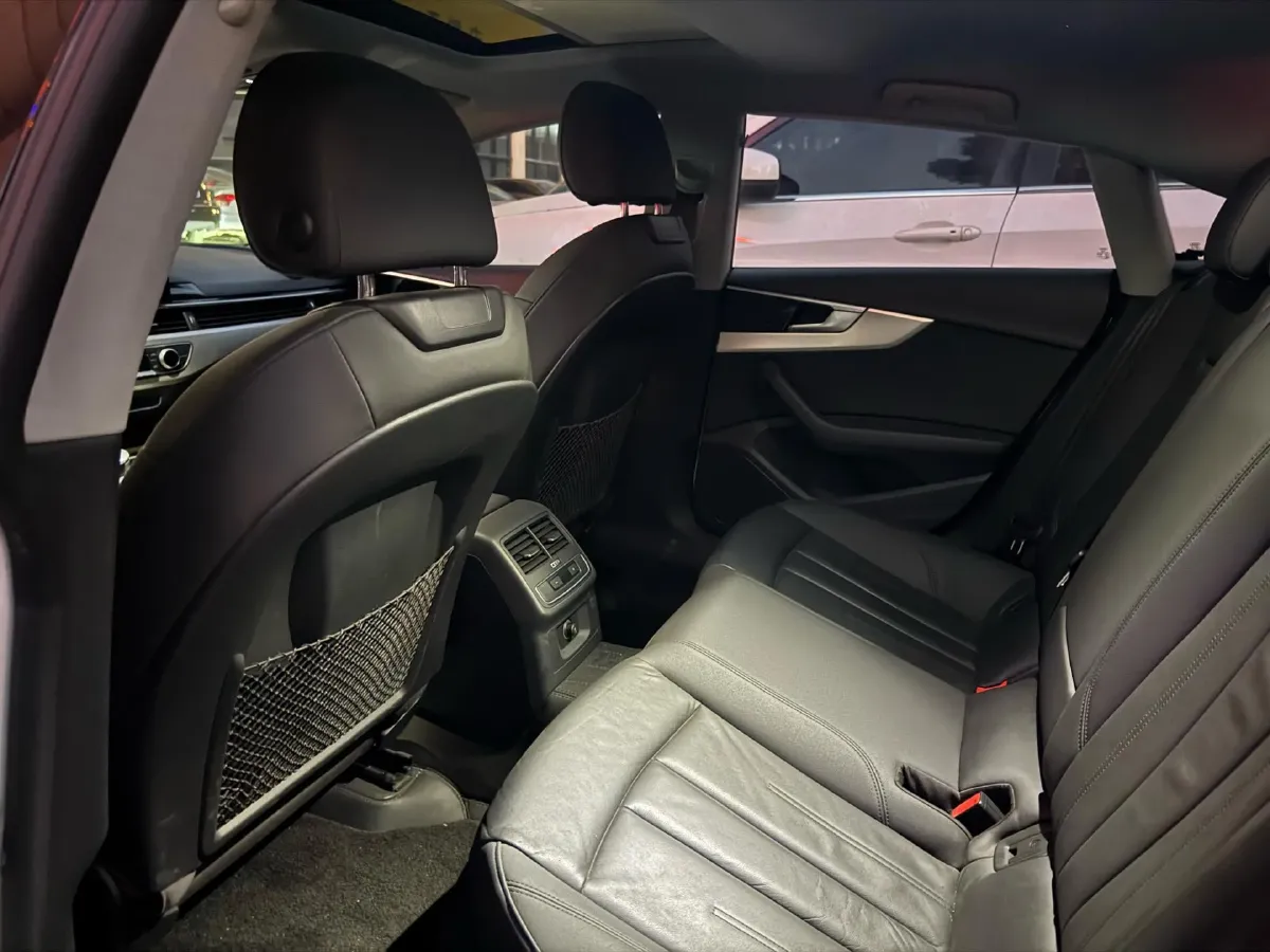 2021 Audi A5 2.0T 204HP L4 7DCT,autocango,china used car exporter,china ev exporter,chinese used car exporter,chinese used ev exporter