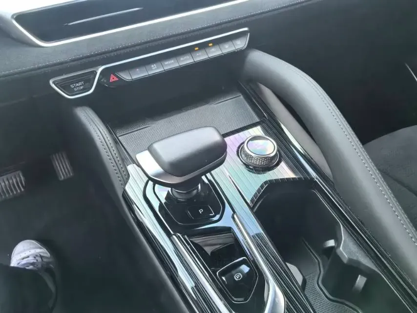 2024 Geely Monjaro 2.0T 238HP L4 8AT,autocango,china used car exporter,china ev exporter,chinese used car exporter,chinese used ev exporter