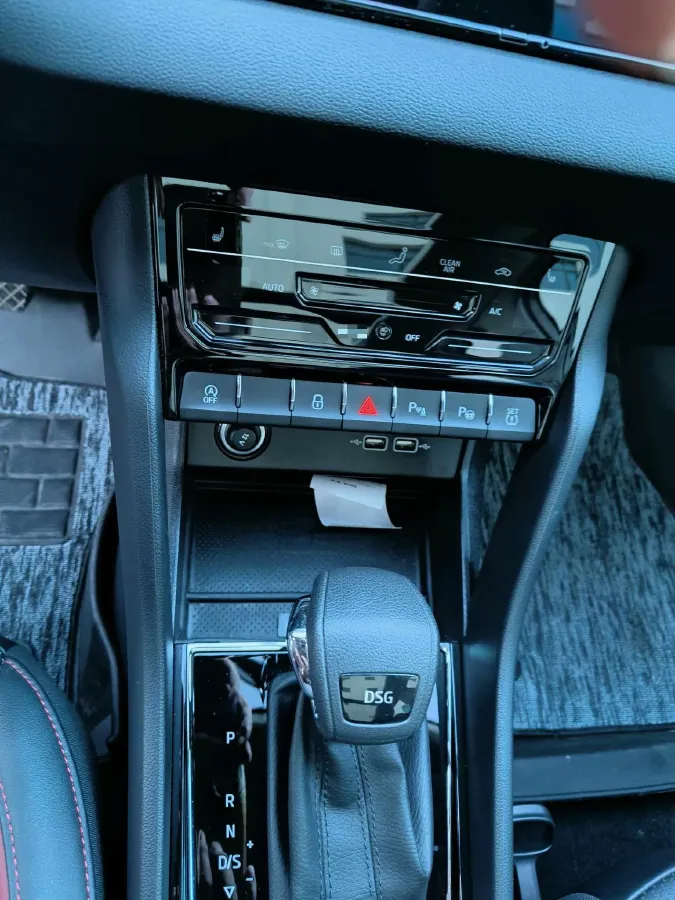 2023 Skoda Karoq 1.4T 150HP L4 7DCT,autocango,china used car exporter,china ev exporter,chinese used car exporter,chinese used ev exporter