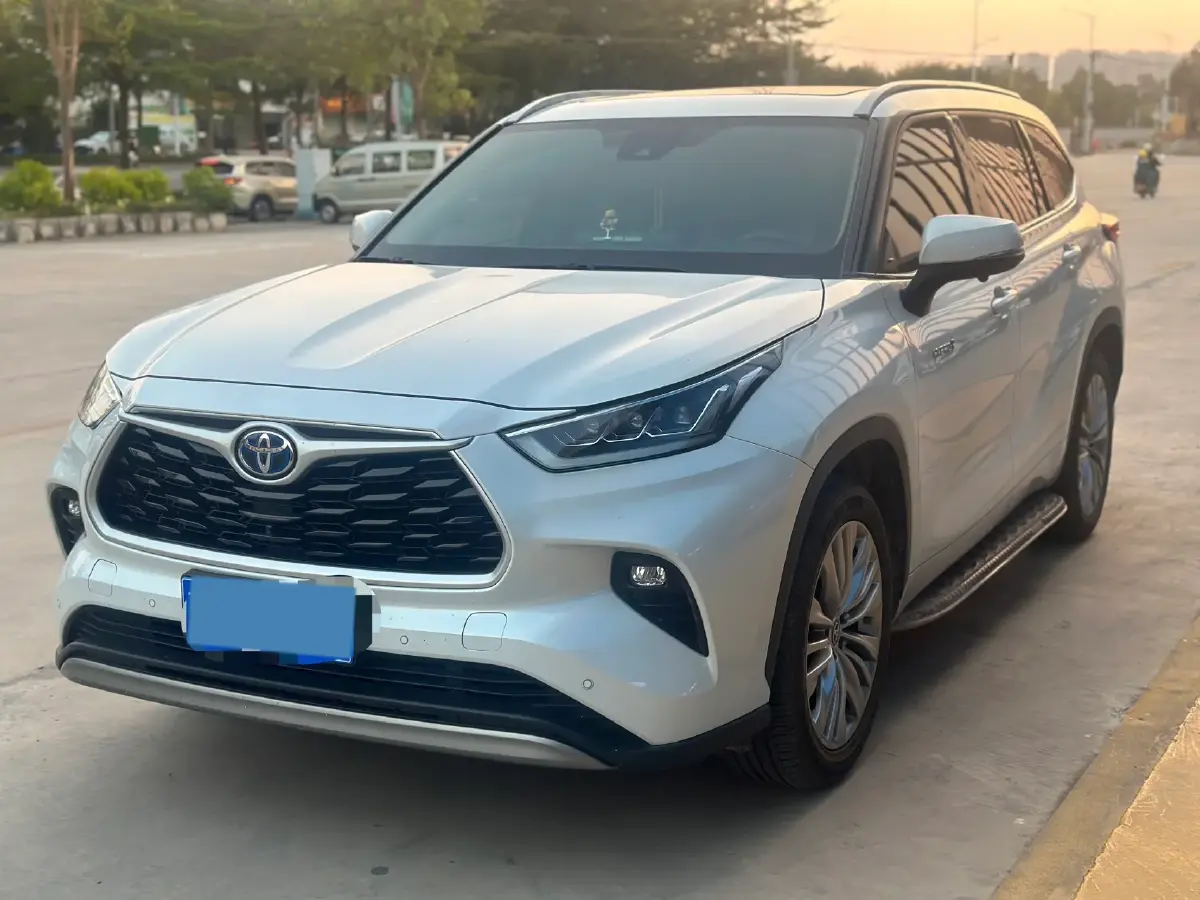 2022 Toyota Highlander 2.5L 192HP L4 E-CVT Hybrid