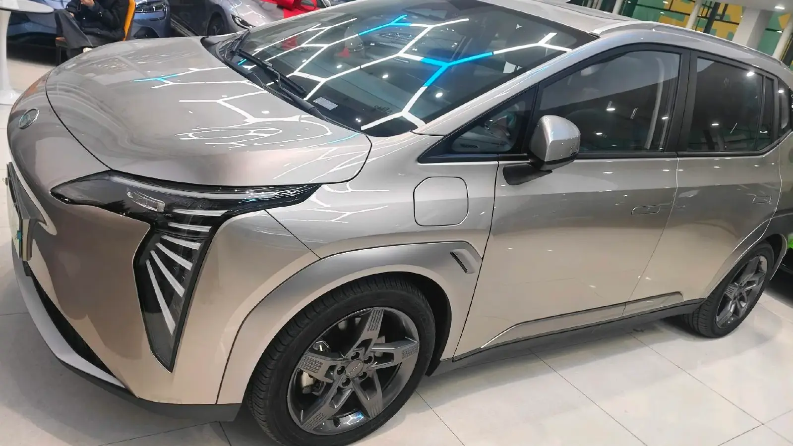 2023 Everus VE-1 BEV 61.3KWH