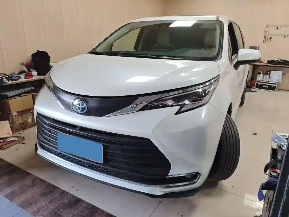 2023 Toyota Sienna 2.5L 189HP L4 E-CVT Hybrid