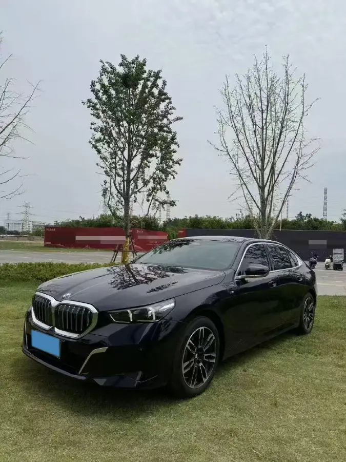 2024 BMW 5 Series 2.0T 258HP L4 8AT