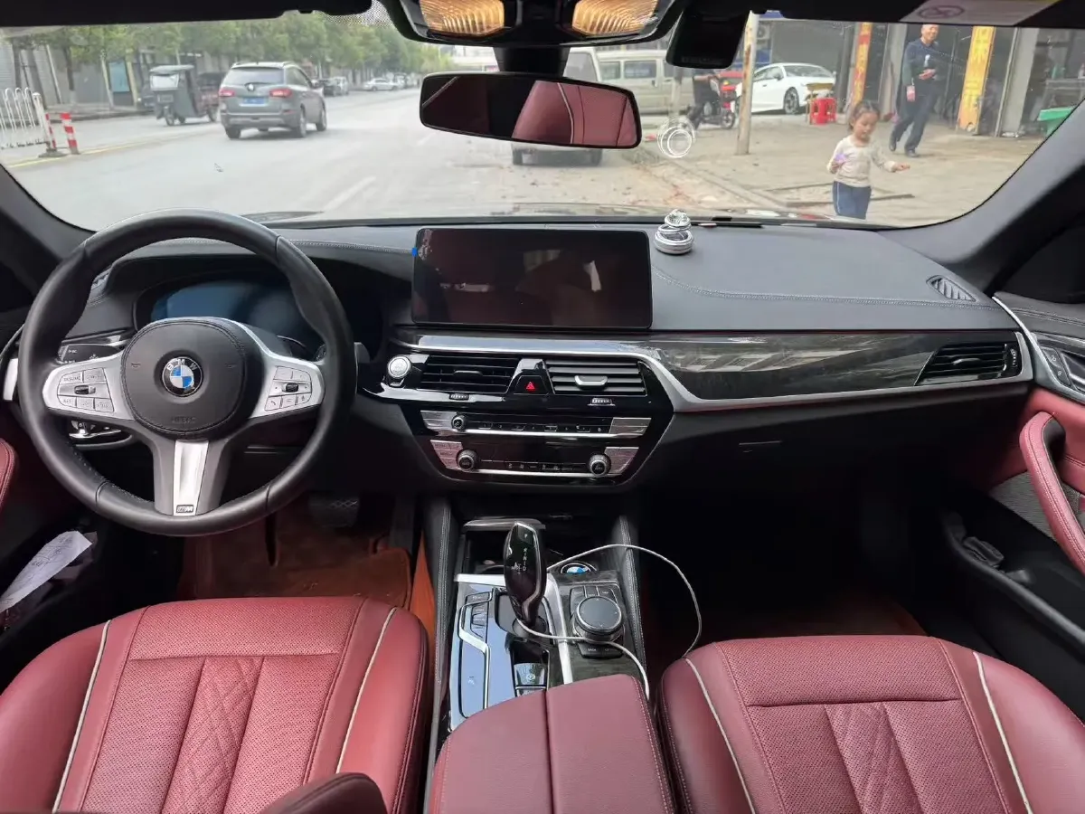 2022 BMW 5 Series 2.0T 184HP L4 8AT,autocango,china used car exporter,china ev exporter,chinese used car exporter,chinese used ev exporter