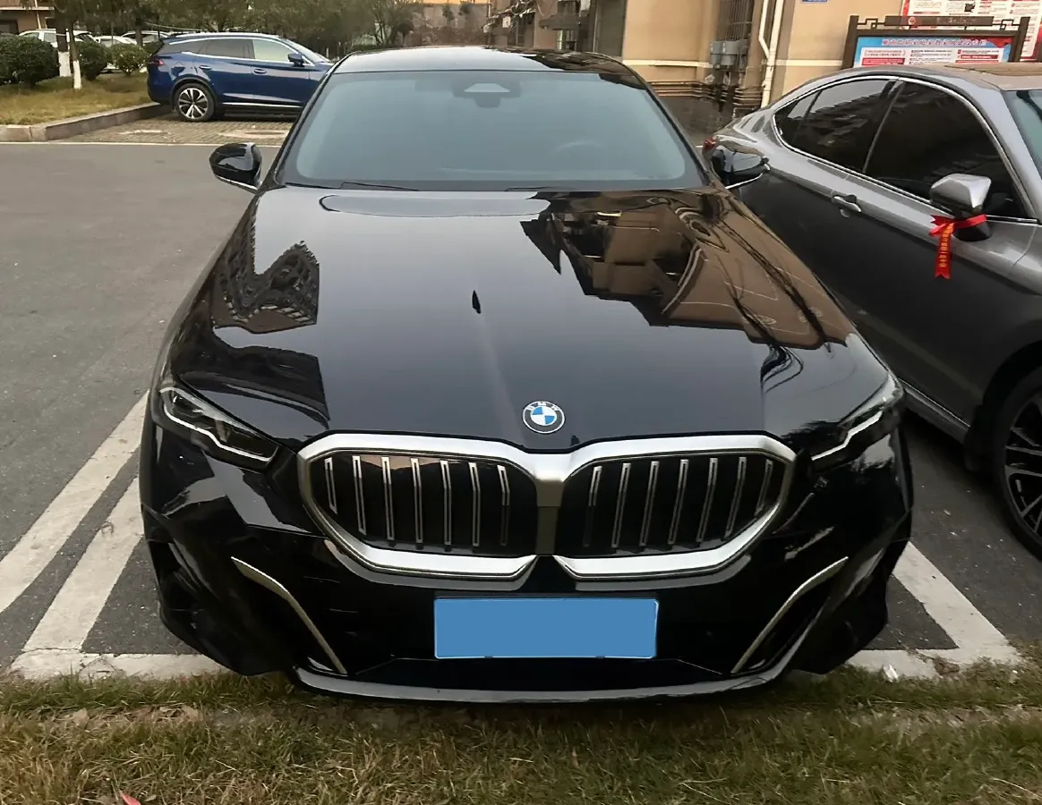 2024 BMW 5 Series 2.0T 190HP L4 8AT,autocango,china used car exporter,china ev exporter,chinese used car exporter,chinese used ev exporter