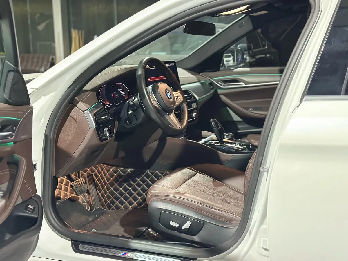 2022 BMW 5 Series 2.0T 252HP L4 8AT,autocango,china used car exporter,china ev exporter,chinese used car exporter,chinese used ev exporter