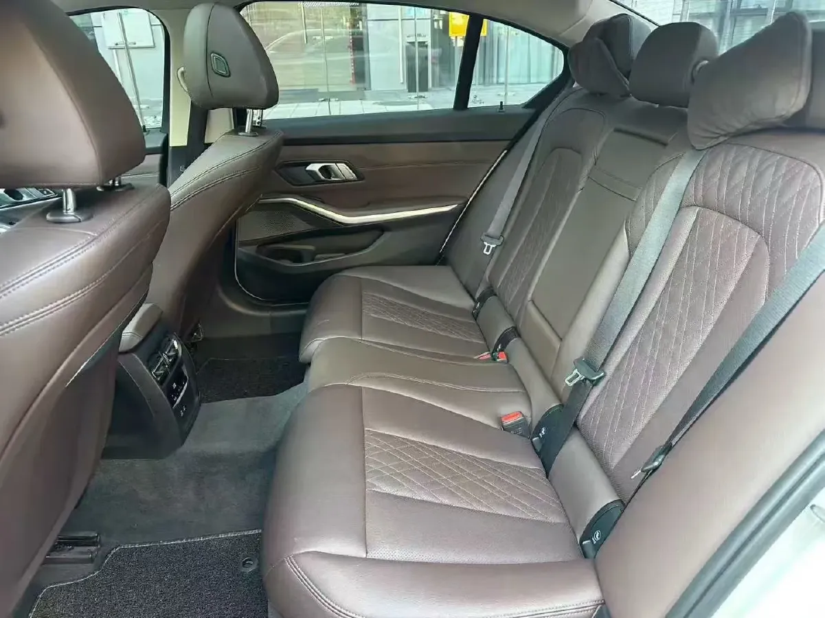 2023 BMW 3 Series 2.0T 156HP L4 8AT,autocango,china used car exporter,china ev exporter,chinese used car exporter,chinese used ev exporter