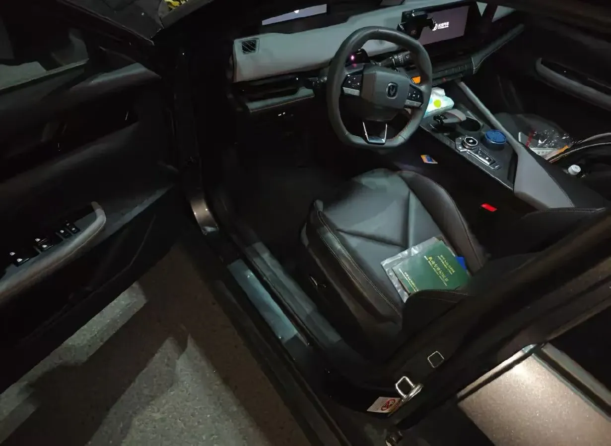 2022 ChangAn UNI-V 1.5T 188HP L4 7DCT,autocango,china used car exporter,china ev exporter,chinese used car exporter,chinese used ev exporter