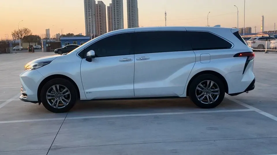 2024 Toyota Sienna 2.5L 189HP L4 E-CVT Hybrid,autocango,china used car exporter,china ev exporter,chinese used car exporter,chinese used ev exporter