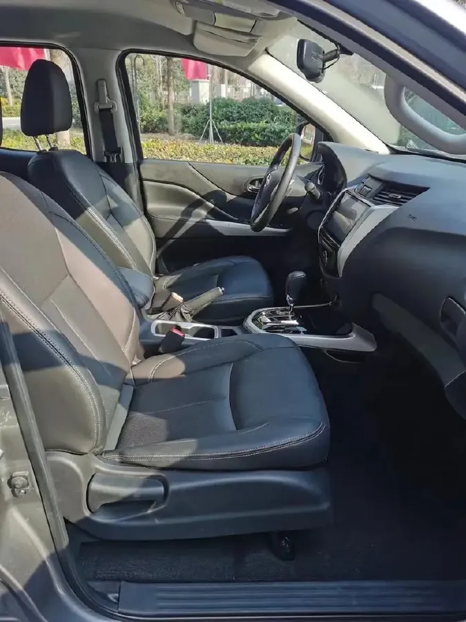 2023 Nissan Navara 2.5L 190HP L4 7AT,autocango,china used car exporter,china ev exporter,chinese used car exporter,chinese used ev exporter