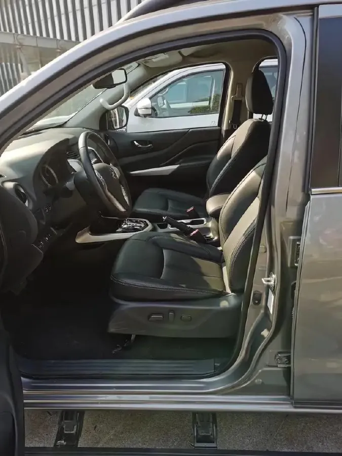 2023 Nissan Navara 2.5L 190HP L4 7AT,autocango,china used car exporter,china ev exporter,chinese used car exporter,chinese used ev exporter