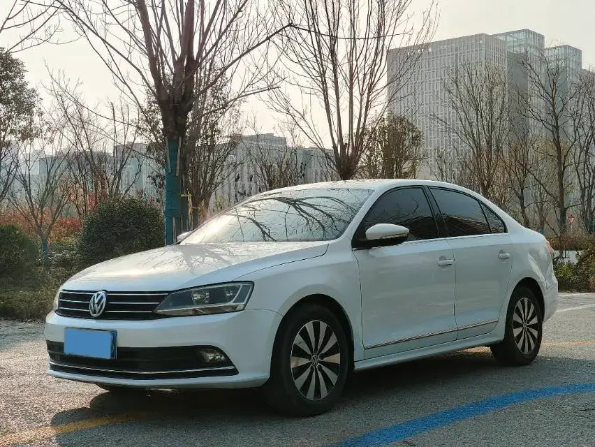 2018 Volkswagen Sagitar 1.2T 110HP L4 7DCT
