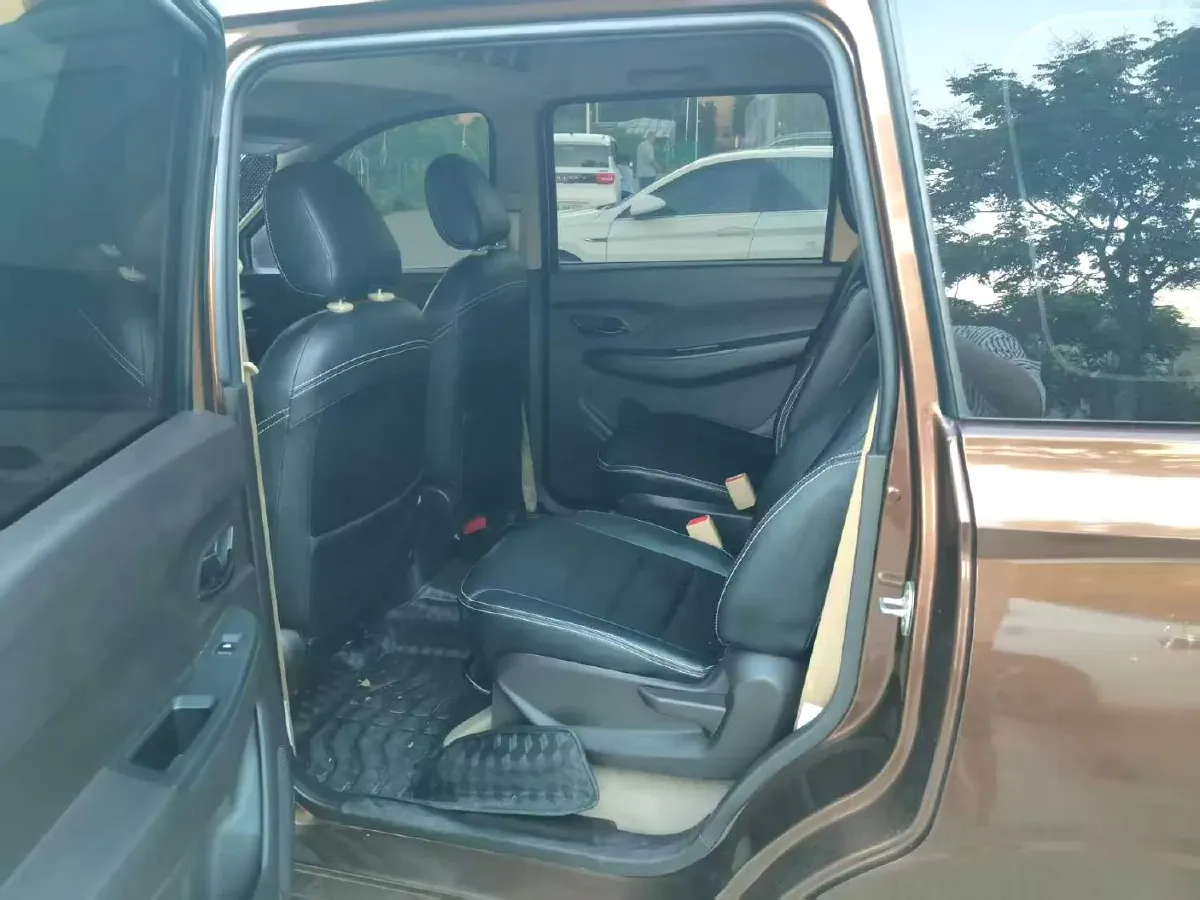 2021 WuLing HongGuang 1.5L 99HP L4 6MT,autocango,china used car exporter,china ev exporter,chinese used car exporter,chinese used ev exporter