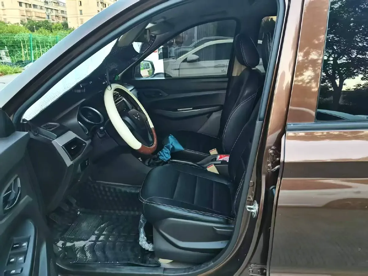 2021 WuLing HongGuang 1.5L 99HP L4 6MT,autocango,china used car exporter,china ev exporter,chinese used car exporter,chinese used ev exporter