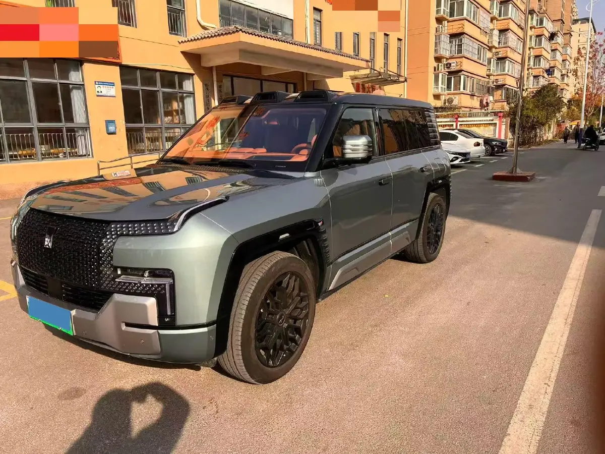 2023 YangWang U8 2.0T 272HP L4 REEV 49.05KWH 2023 YangWang U8 2.0T 272HP L4 REEV 49.05KWH