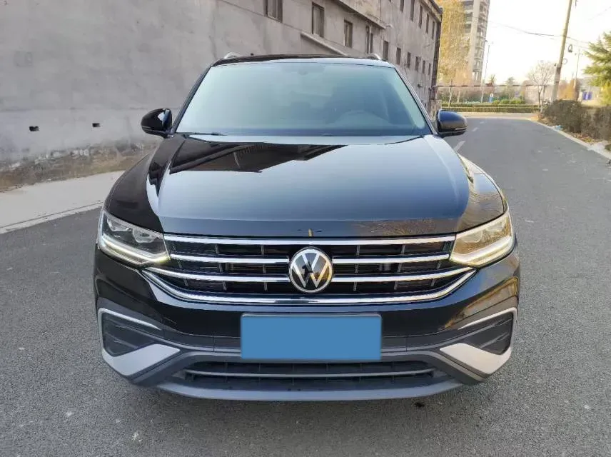 2023 Volkswagen Tiguan L 2.0T 186HP L4 7DCT,autocango,china used car exporter,china ev exporter,chinese used car exporter,chinese used ev exporter
