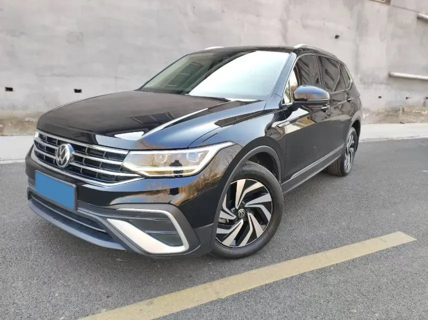2023 Volkswagen Tiguan L 2.0T 186HP L4 7DCT,autocango,china used car exporter,china ev exporter,chinese used car exporter,chinese used ev exporter