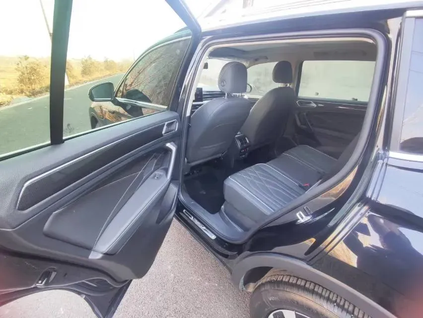 2023 Volkswagen Tiguan L 2.0T 186HP L4 7DCT,autocango,china used car exporter,china ev exporter,chinese used car exporter,chinese used ev exporter