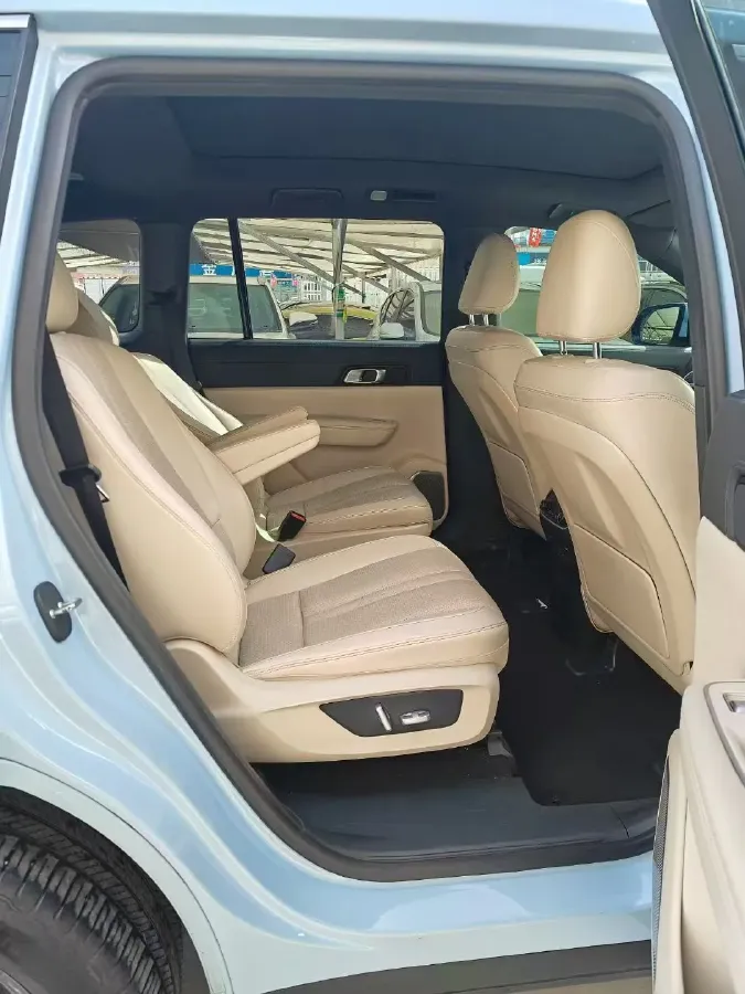 2020 Li ONE Range Extended 131HP REEV 40.5KWH,autocango,china used car exporter,china ev exporter,chinese used car exporter,chinese used ev exporter