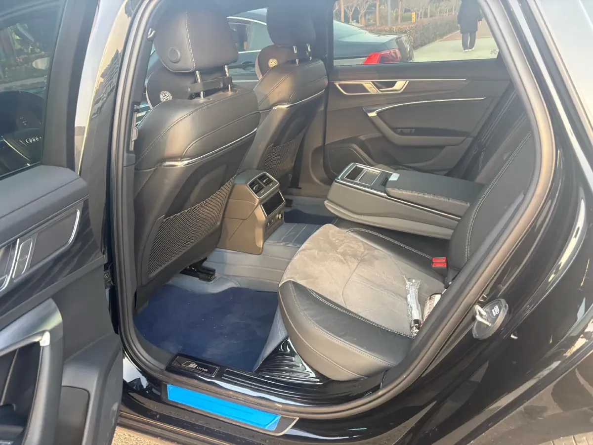 2024 Audi A6L 2.0T 245HP L4 7DCT,autocango,china used car exporter,china ev exporter,chinese used car exporter,chinese used ev exporter