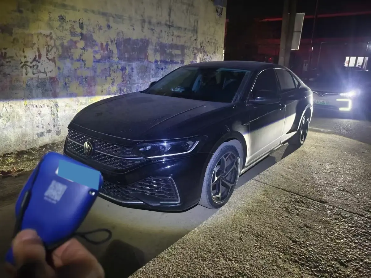 2023 Volkswagen Passat 2.0T 186HP L4 7DCT