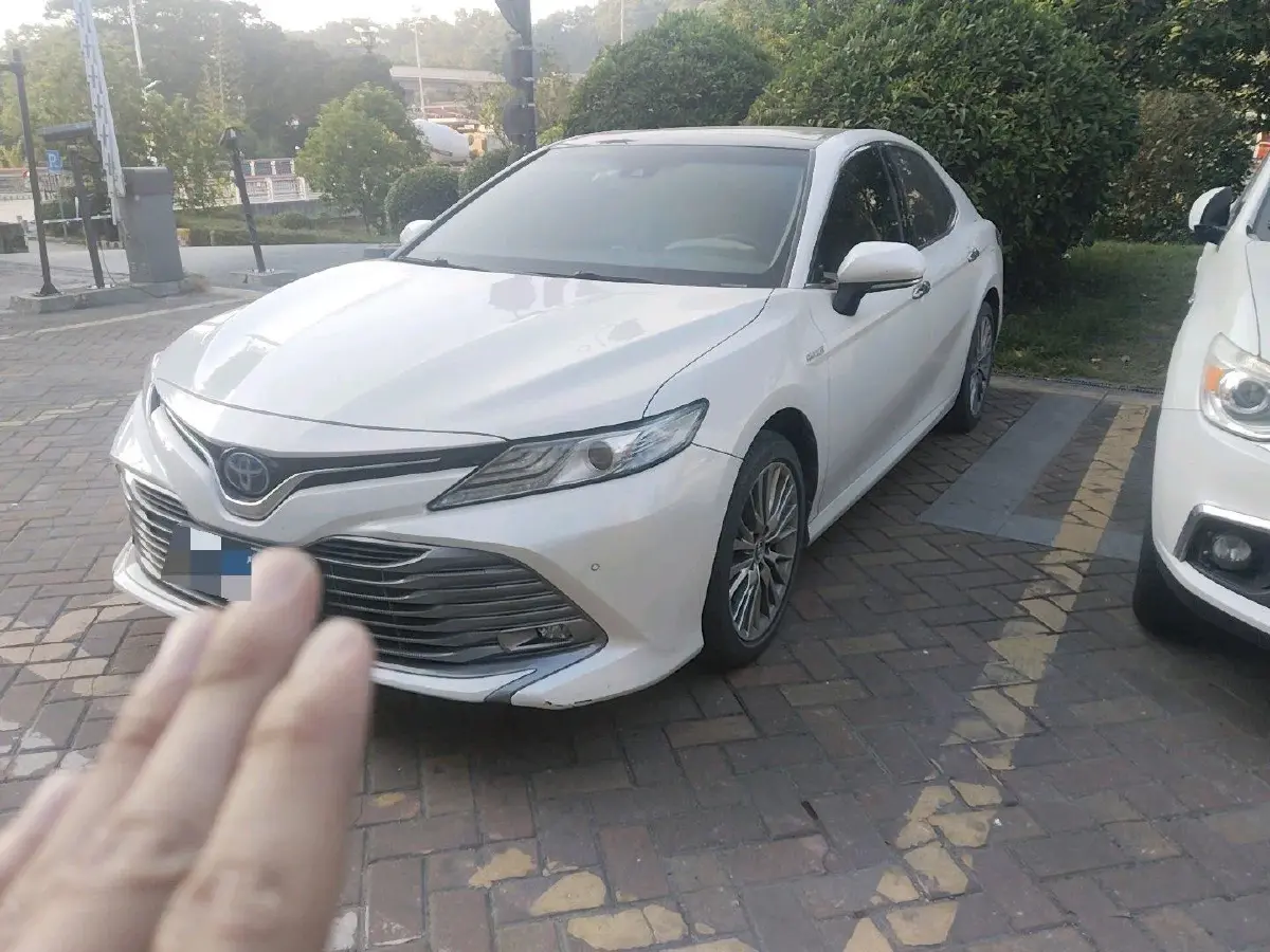2019 Toyota Camry 2.5L 178HP L4 E-CVT Hybrid