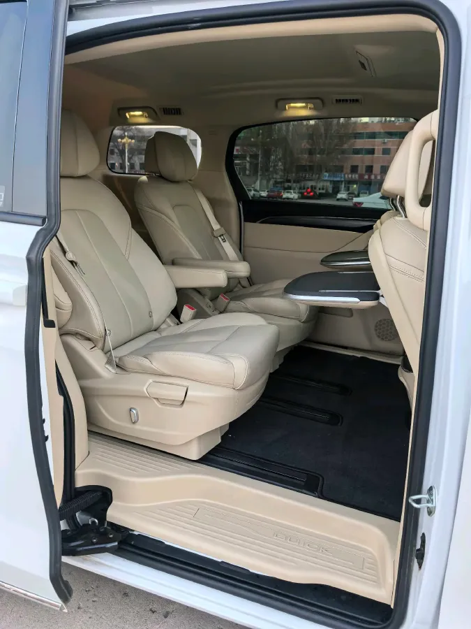 2023 Buick GL8 2.0T 237HP L4 9AT,autocango,china used car exporter,china ev exporter,chinese used car exporter,chinese used ev exporter