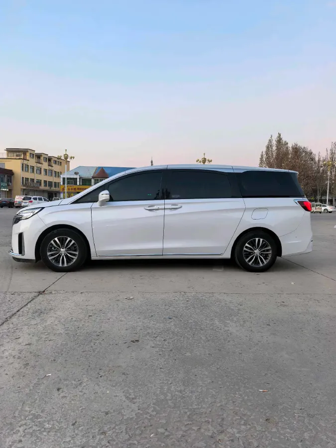 2023 Buick GL8 2.0T 237HP L4 9AT,autocango,china used car exporter,china ev exporter,chinese used car exporter,chinese used ev exporter