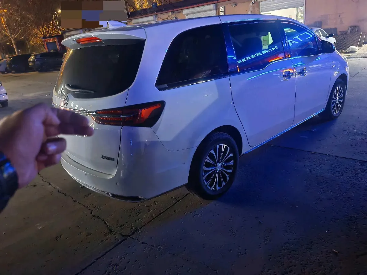 2022 Buick GL8 2.0T 237HP L4 9AT,autocango,china used car exporter,china ev exporter,chinese used car exporter,chinese used ev exporter