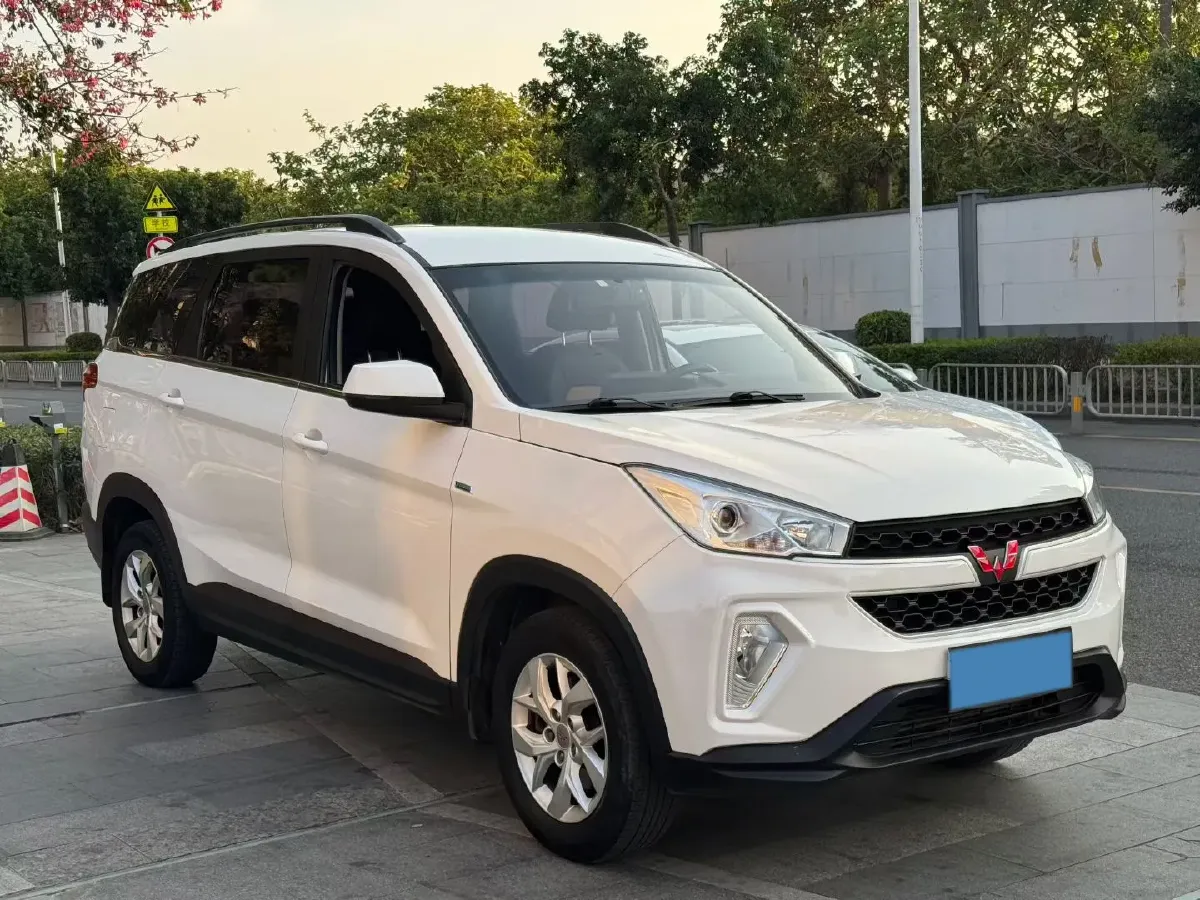 2019 WuLing HongGuang S3 1.5T 147HP L4 6MT,autocango,china used car exporter,china ev exporter,chinese used car exporter,chinese used ev exporter