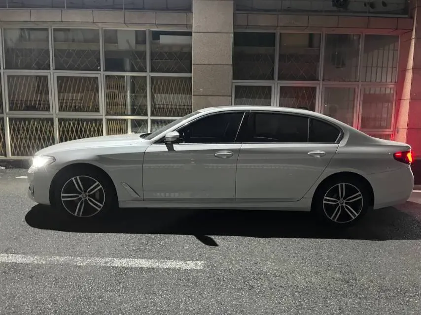2022 BMW 5 Series 2.0T 252HP L4 8AT,autocango,china used car exporter,china ev exporter,chinese used car exporter,chinese used ev exporter
