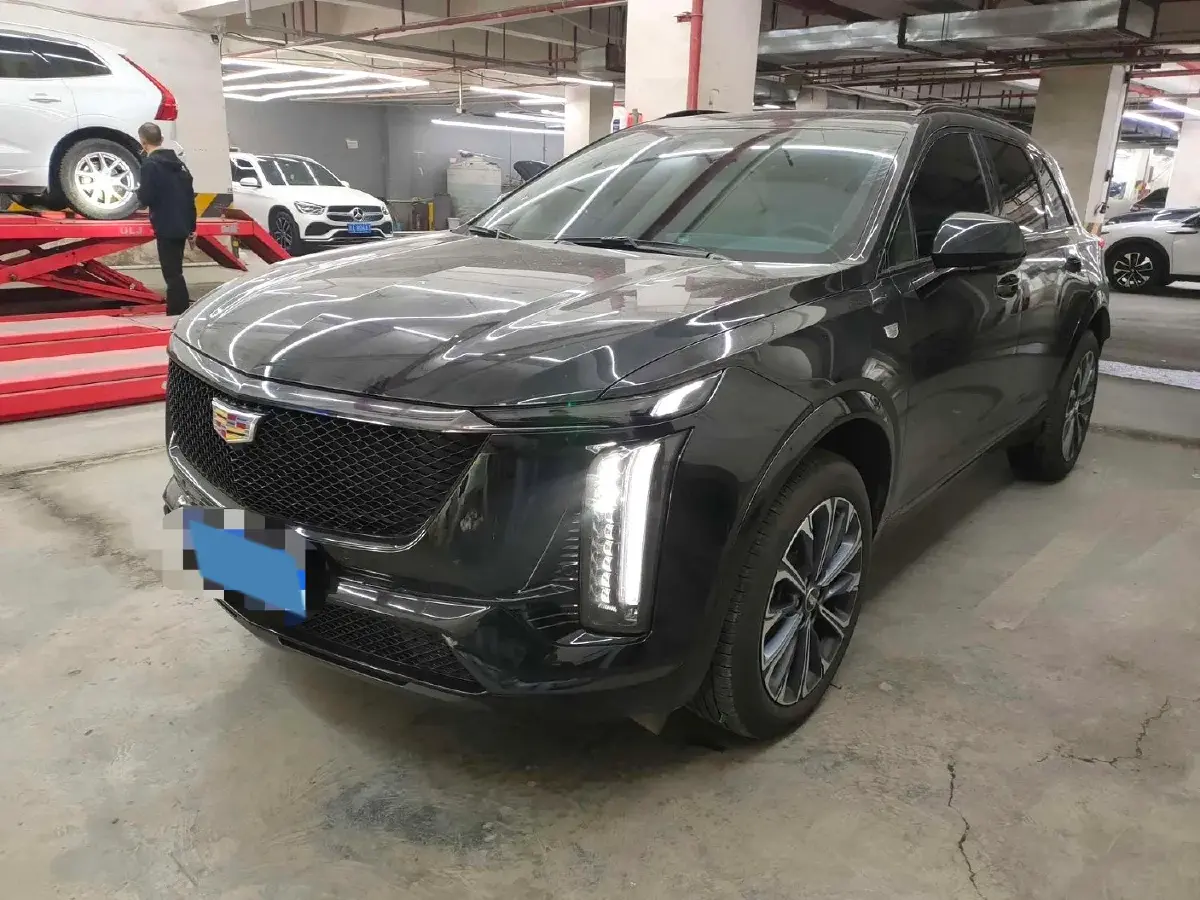 2025 Cadillac XT5 2.0T 237HP L4 9AT